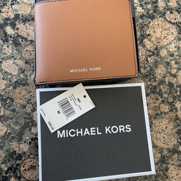 Michael Kors wallet - Picture 2 of 4